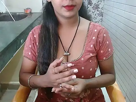 LovingPihu online show from 09.20.25