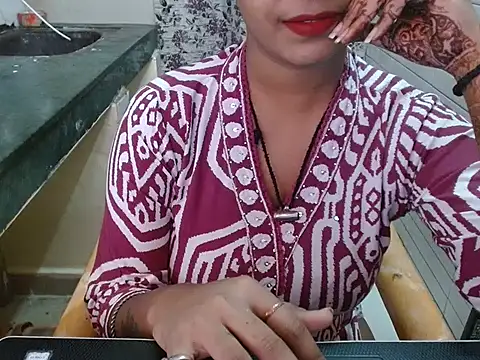 LovingPihu online show from 10.15.25