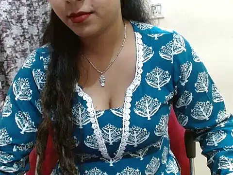 LovingPihu online show from 04.16.26