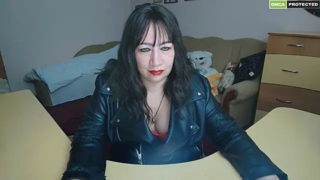 Lucretia Goldi  online show from 03.06.25