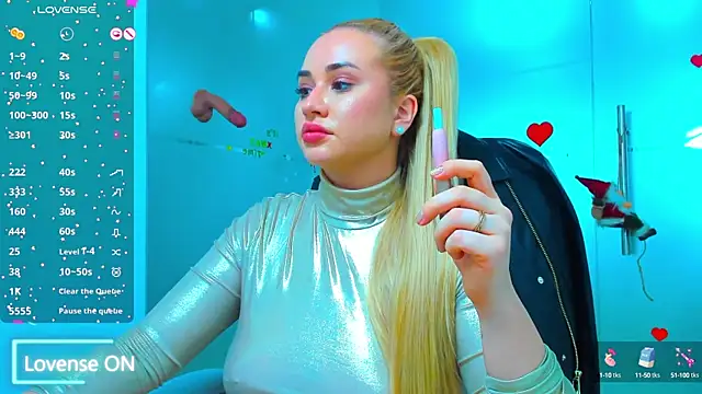 Snapshot of sassy_madeline chatting on 12.10.24 sassy madeline online show from 12.10.24