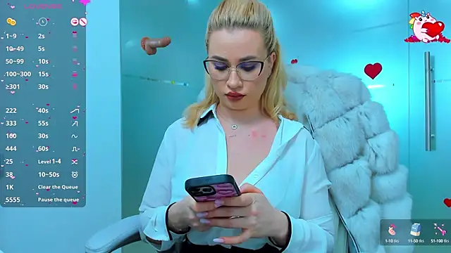 Snapshot of sassy_madeline chatting on 02.13.25 sassy madeline online show from 02.13.25