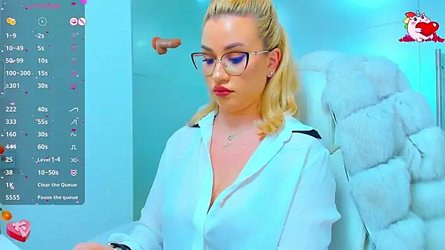 Snapshot of sassy_madeline chatting on 02.13.25 sassy madeline online show from 02.13.25