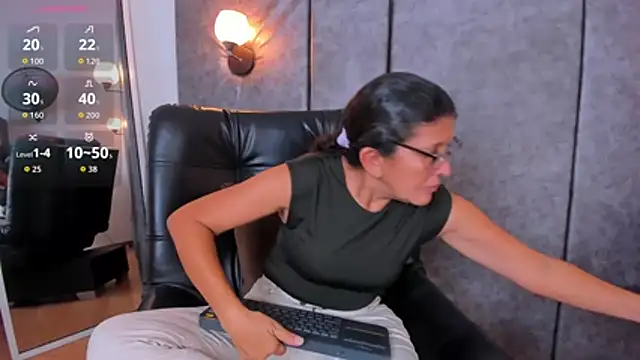 Keyla Milf online show from 04.21.26