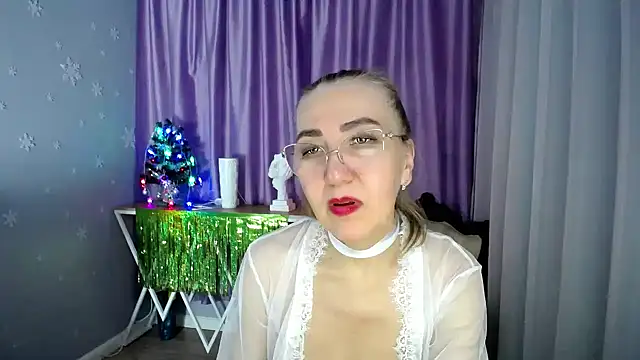 Snapshot of queen_a_n_i chatting on 12.31.24 queen a n i online show from 12.31.24
