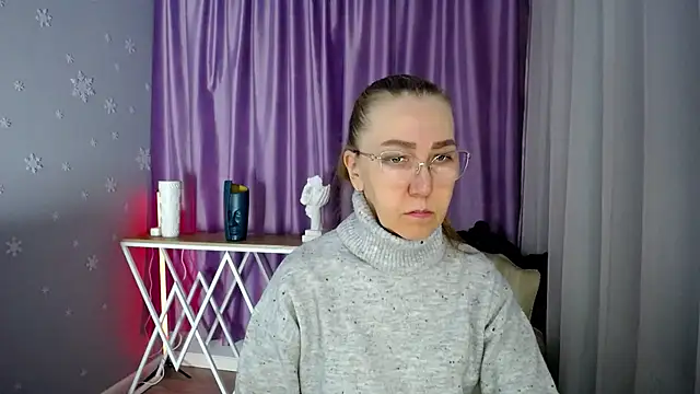 Snapshot of queen_a_n_i chatting on 01.18.25 queen a n i online show from 01.18.25