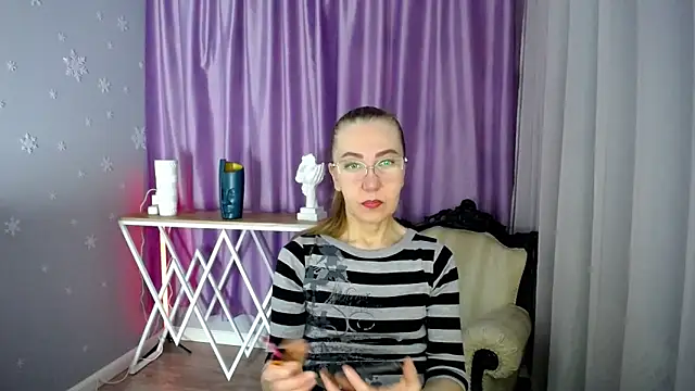 Snapshot of queen_a_n_i chatting on 01.30.25 queen a n i online show from 01.30.25