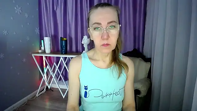 Snapshot of queen_a_n_i chatting on 02.26.25 queen a n i online show from 02.26.25