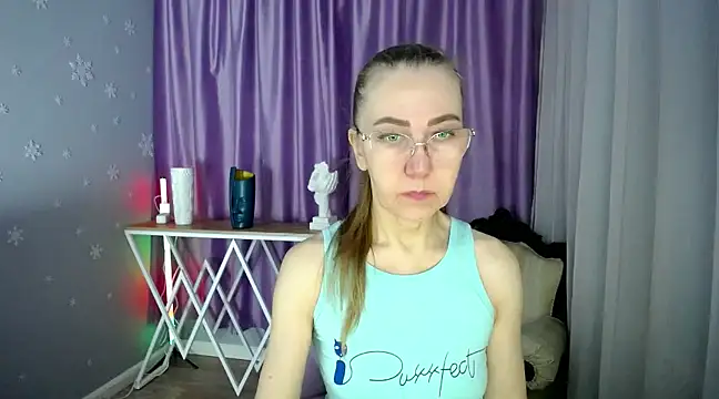 Snapshot of queen_a_n_i chatting on 02.28.25 queen a n i online show from 02.28.25