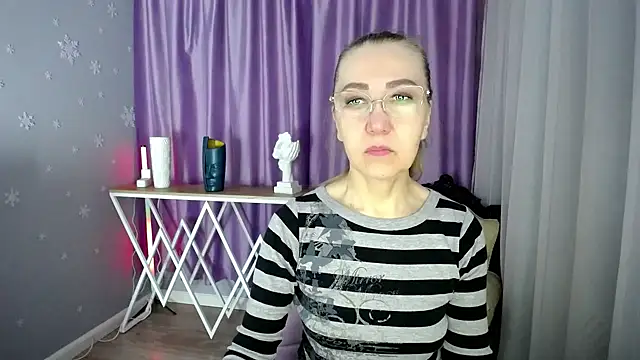 Snapshot of queen_a_n_i chatting on 03.05.25 queen a n i online show from 03.05.25