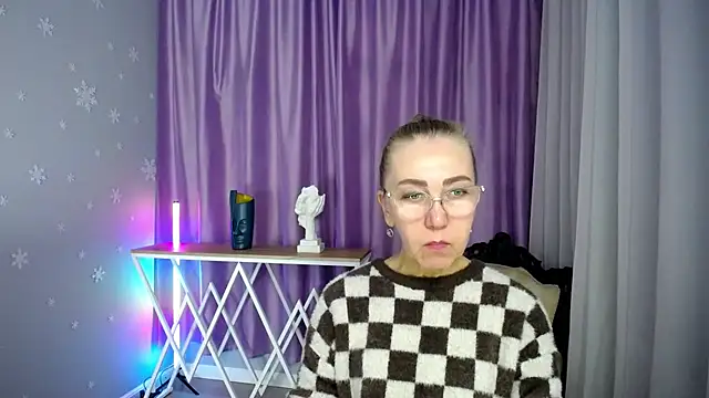 Snapshot of queen_a_n_i chatting on 09.14.25 queen a n i online show from 09.14.25