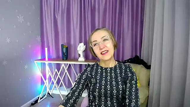 Snapshot of queen_a_n_i chatting on 10.05.25 queen a n i online show from 10.05.25