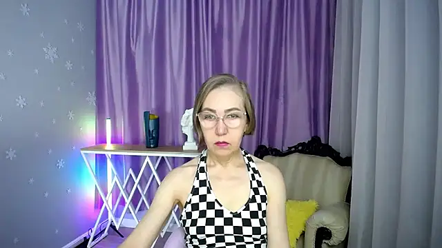 Snapshot of queen_a_n_i chatting on 11.26.25 queen a n i online show from 11.26.25