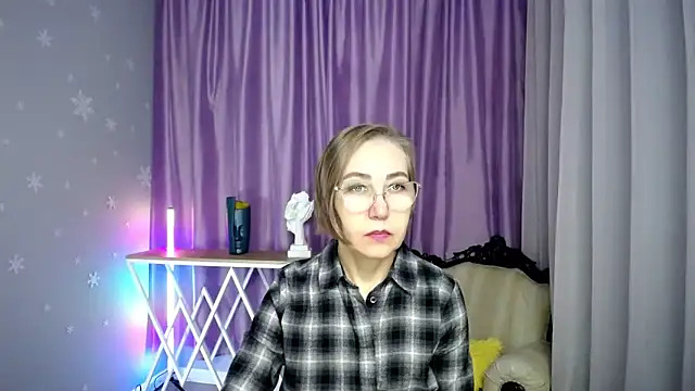 Snapshot of queen_a_n_i chatting on 11.28.25 queen a n i online show from 11.28.25