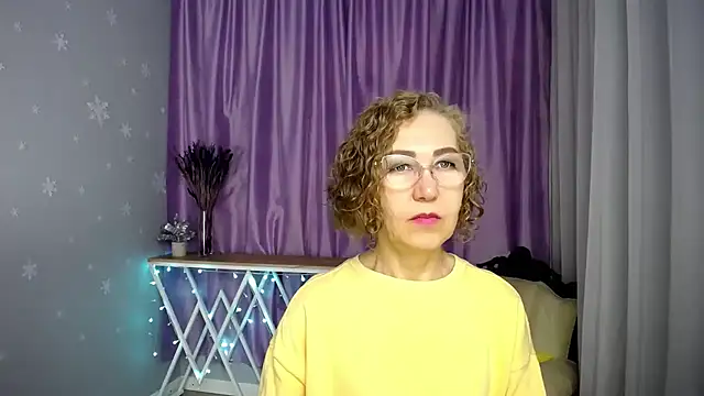 Snapshot of queen_a_n_i chatting on 06.13.26 queen a n i online show from 06.13.26