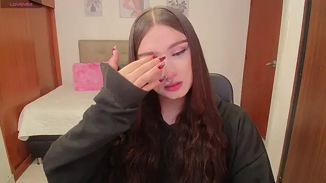 Snapshot of Miley_Baker chatting on 10.21.25 Miley Baker online show from 10.21.25