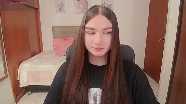 Snapshot of Miley_Baker chatting on 11.24.25 Miley Baker online show from 11.24.25