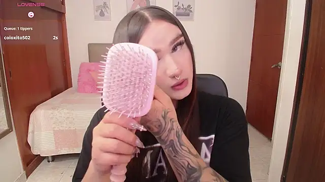 Snapshot of Miley_Baker chatting on 11.26.25 Miley Baker online show from 11.26.25