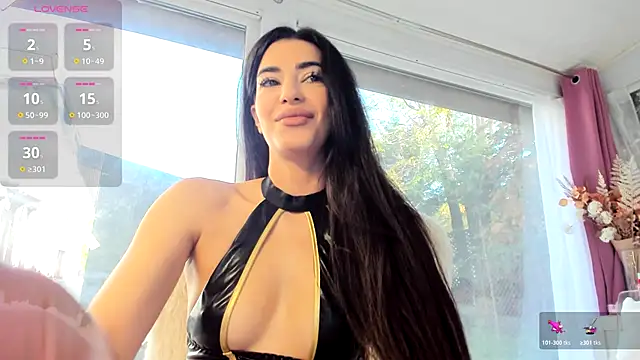 Naila18 online show from 10.20.25