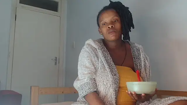 BlondQ2003 online show from 10.22.25