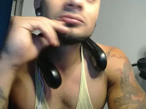 Snapshot of JacobJamess chatting on 02.04.25 JacobJamess online show from 02.04.25