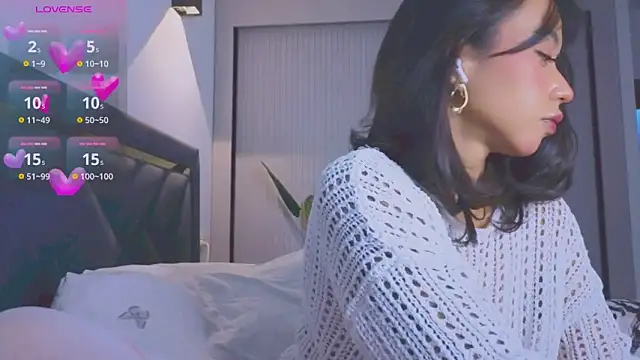 Snapshot of Mia_Tin chatting on 11.06.25 Mia Tin online show from 11.06.25