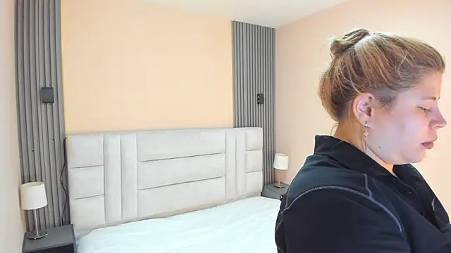 EYMI TOMSOM online show from 10.05.25