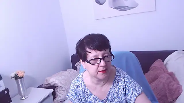 ChristaRose online show from 10.11.25