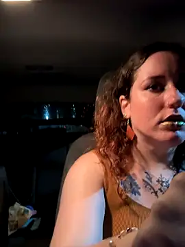 Snapshot of poppergirl69 chatting on 10.04.25 poppergirl69 online show from 10.04.25