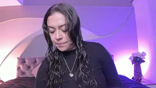 Nicolle W online show from 02.11.25