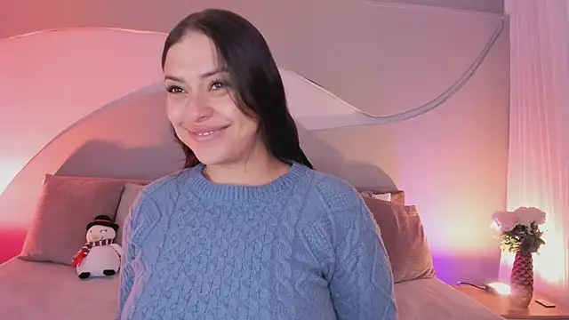 Nicolle W online show from 12.05.25