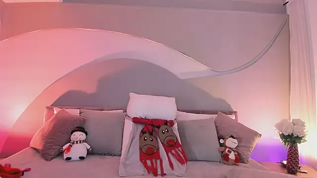 Nicolle W online show from 12.19.25