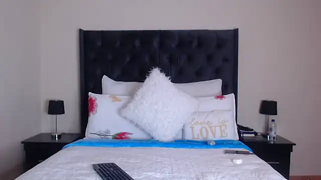 Sexynaughty Gal online show from 12.05.25