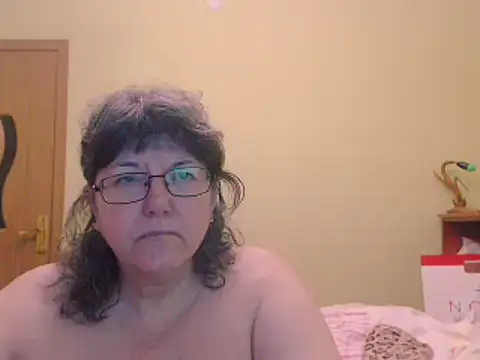 Snapshot of HugeTits chatting on 12.30.24 HugeTits online show from 12.30.24