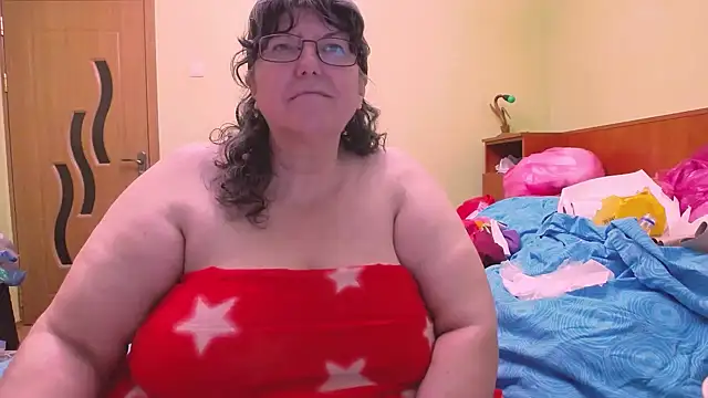 Snapshot of HugeTits chatting on 12.03.25 HugeTits online show from 12.03.25