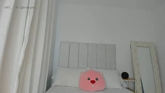 Ally Snow online show from 05.12.26