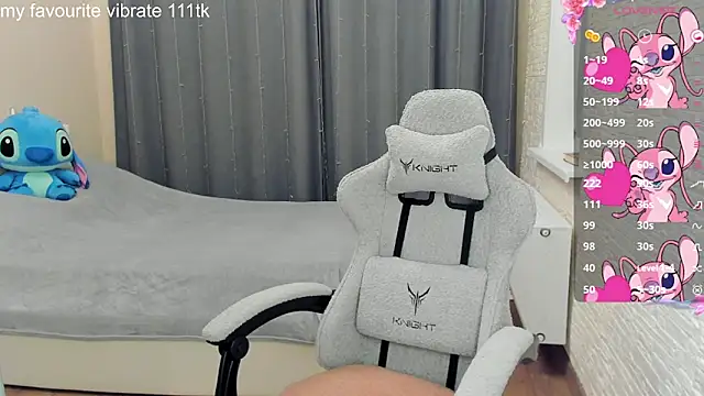 Hot Mia  online show from 03.13.25