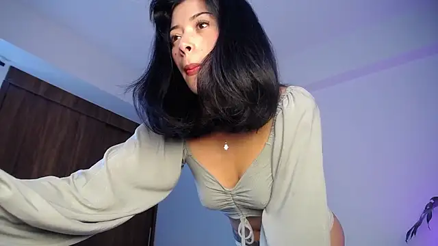 Snapshot of maggie_kay chatting on 10.04.25 maggie kay online show from 10.04.25