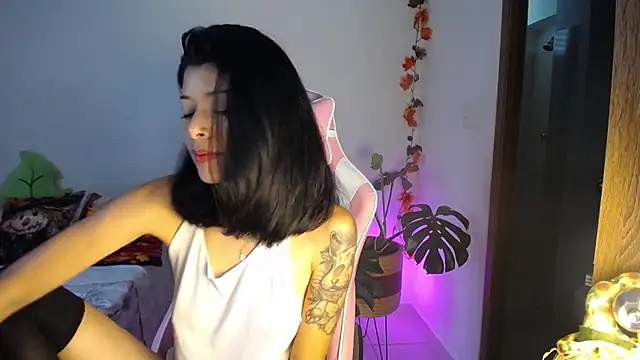 Snapshot of maggie_kay chatting on 10.06.25 maggie kay online show from 10.06.25