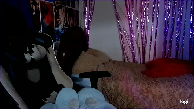 Snapshot of JINX_26 chatting on 02.15.25 JINX 26 online show from 02.15.25