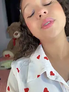 Snapshot of Shara_dreams chatting on 02.03.25 Shara dreams online show from 02.03.25