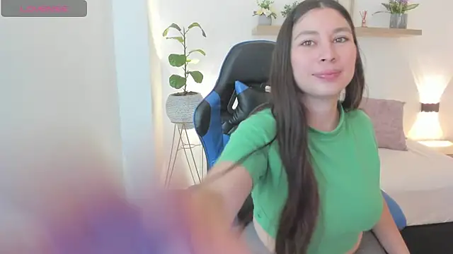 Snapshot of bella_99_ chatting on 04.24.26 bella 99 online show from 04.24.26