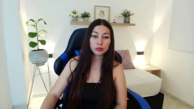 Snapshot of bella_99_ chatting on 04.29.26 bella 99 online show from 04.29.26
