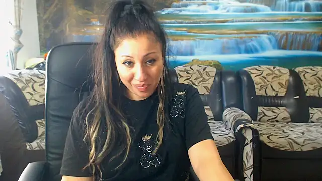 MoistMady online show from 11.03.25