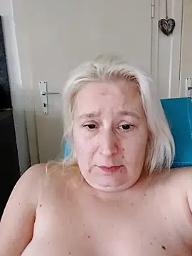 Snapshot of GeileEstelle chatting on 02.12.25 GeileEstelle online show from 02.12.25