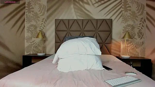 Scarleett 22 online show from 02.28.26