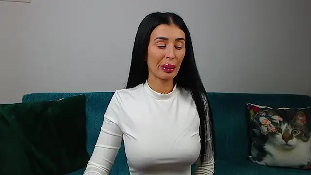 SaraDaisy online show from 10.04.25