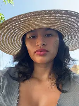 Snapshot of sexi_noemi chatting on 02.24.25 sexi noemi online show from 02.24.25