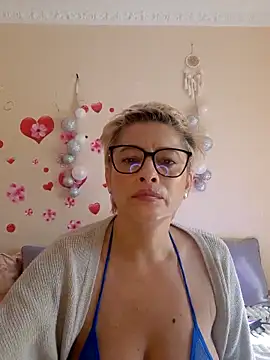 BellaBellaHot online show from 10.21.25