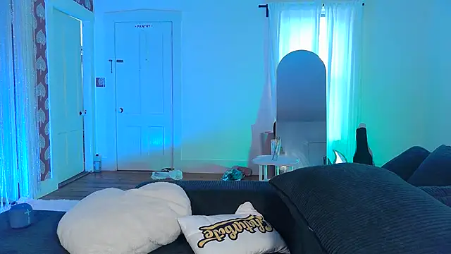 Snapshot of ashleyblaydex chatting on 10.27.25 ashleyblaydex online show from 10.27.25